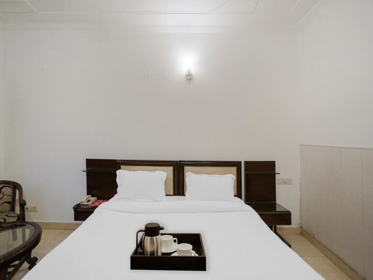 Oyo Townhouse 823 Green Leaf Gurgaon Eksteriør billede