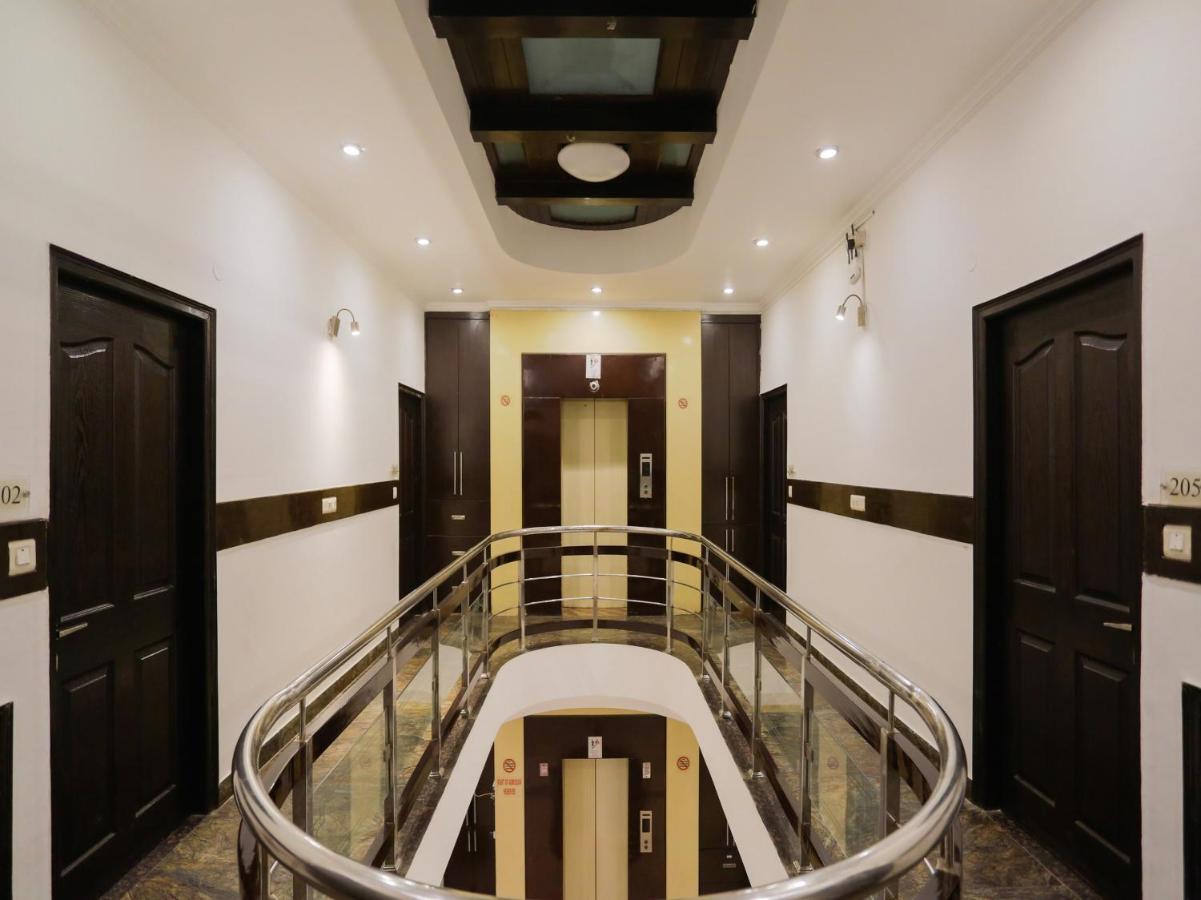 Oyo Townhouse 823 Green Leaf Gurgaon Eksteriør billede