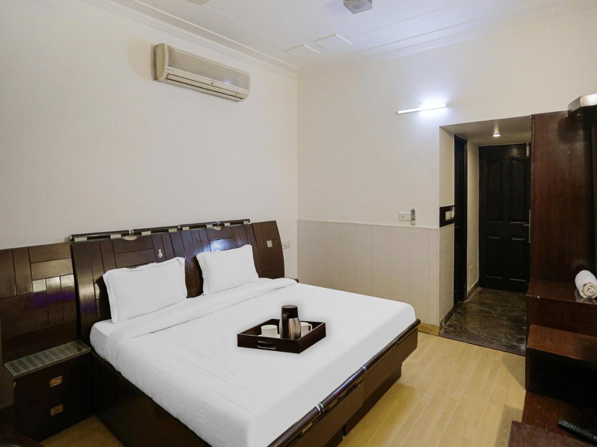 Oyo Townhouse 823 Green Leaf Gurgaon Eksteriør billede