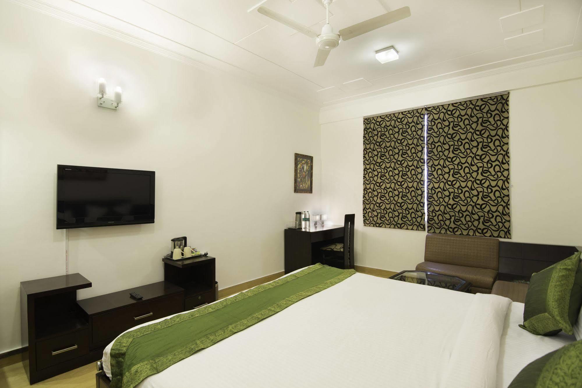 Oyo Townhouse 823 Green Leaf Gurgaon Eksteriør billede
